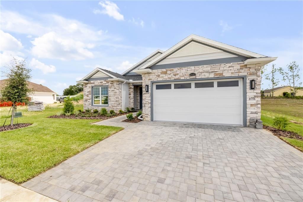 Под контрактом: $475,000 (3 спален, 2 ванн, 1900 Квадратных фут)