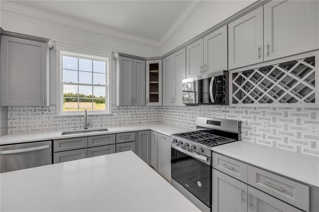 Под контрактом: $475,000 (3 спален, 2 ванн, 1900 Квадратных фут)