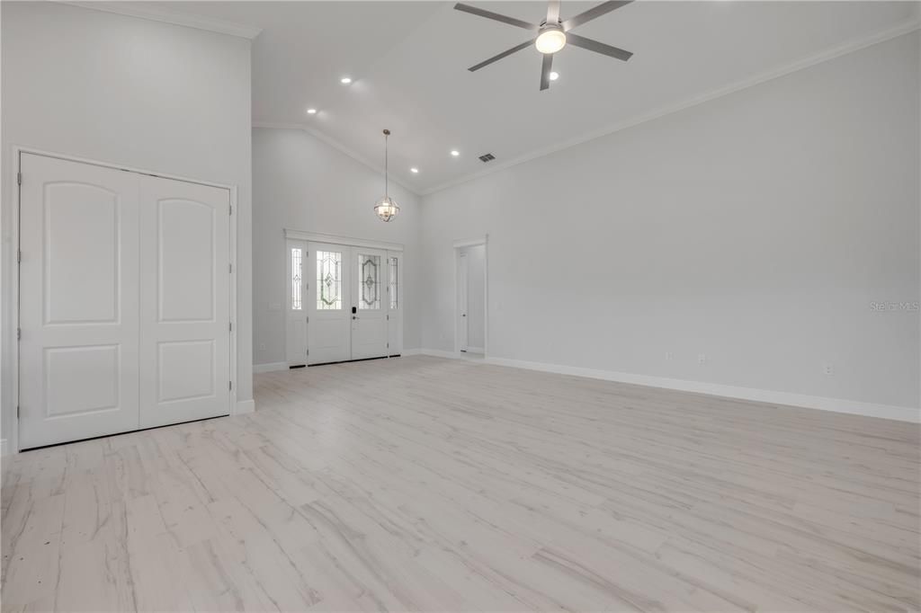 Под контрактом: $475,000 (3 спален, 2 ванн, 1900 Квадратных фут)