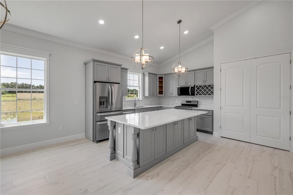 Под контрактом: $475,000 (3 спален, 2 ванн, 1900 Квадратных фут)