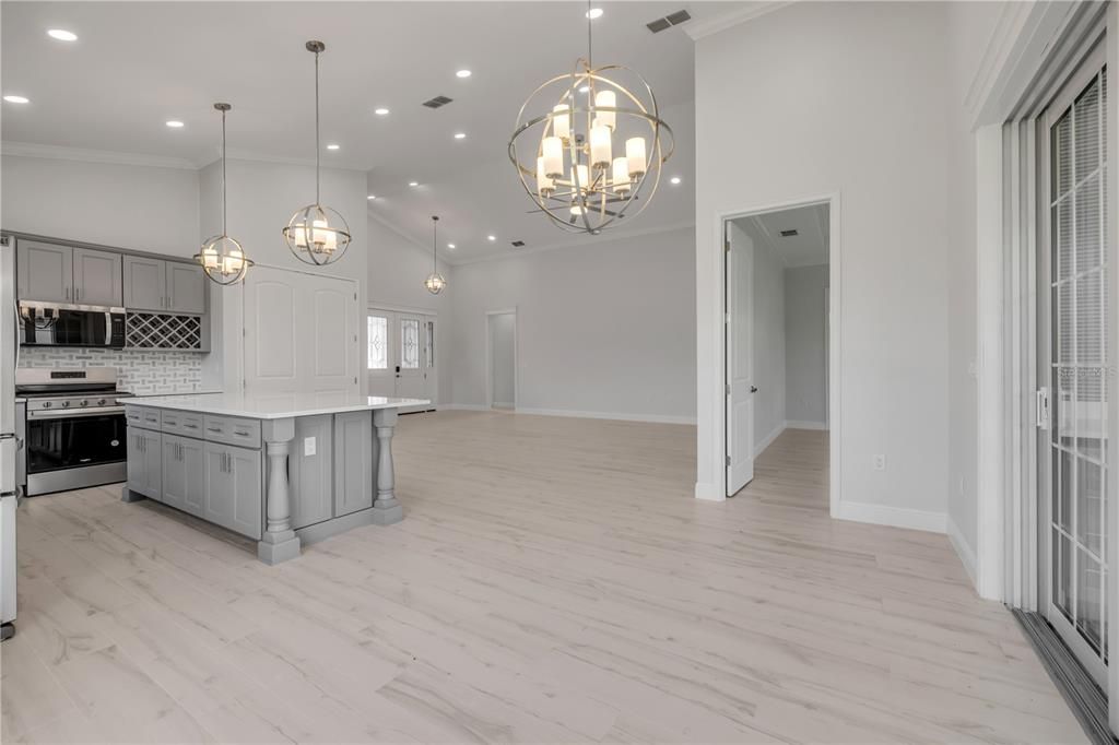 Под контрактом: $475,000 (3 спален, 2 ванн, 1900 Квадратных фут)