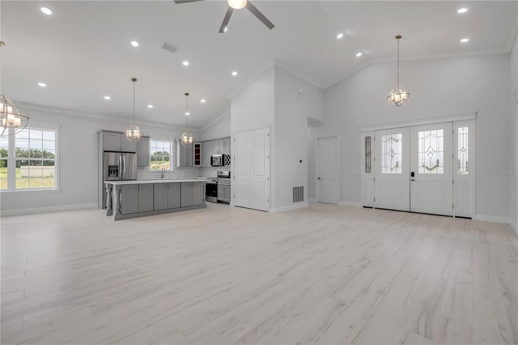 Под контрактом: $475,000 (3 спален, 2 ванн, 1900 Квадратных фут)