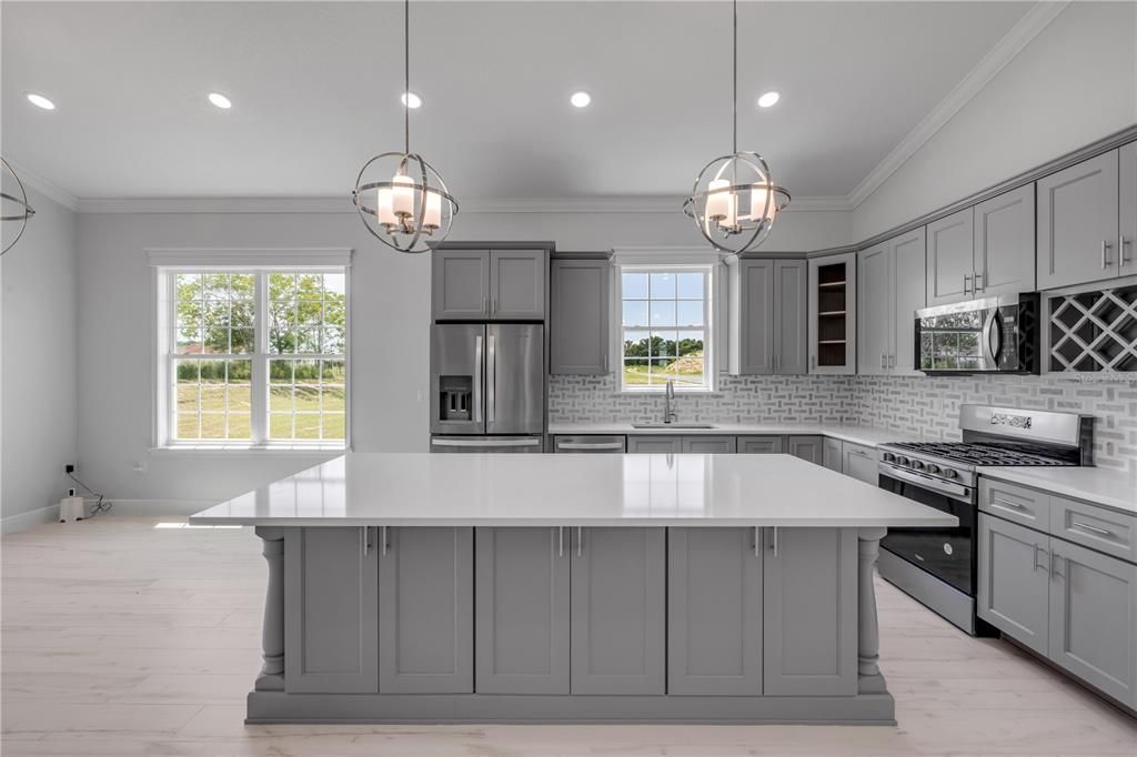 Под контрактом: $475,000 (3 спален, 2 ванн, 1900 Квадратных фут)