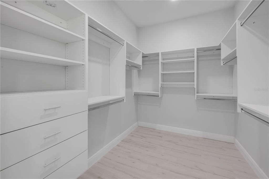 Под контрактом: $475,000 (3 спален, 2 ванн, 1900 Квадратных фут)