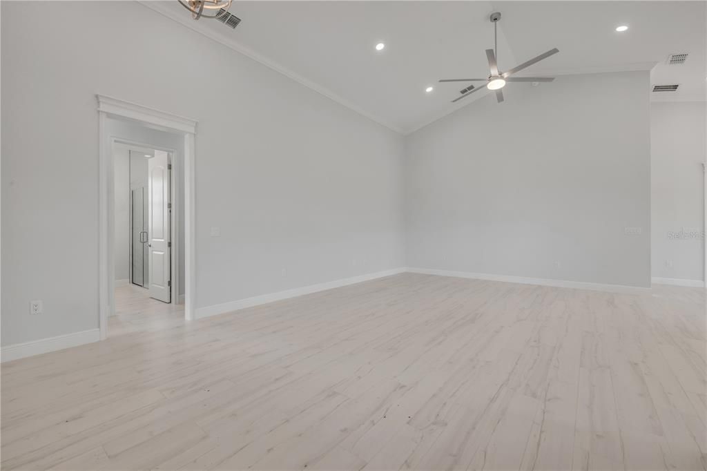 Под контрактом: $475,000 (3 спален, 2 ванн, 1900 Квадратных фут)