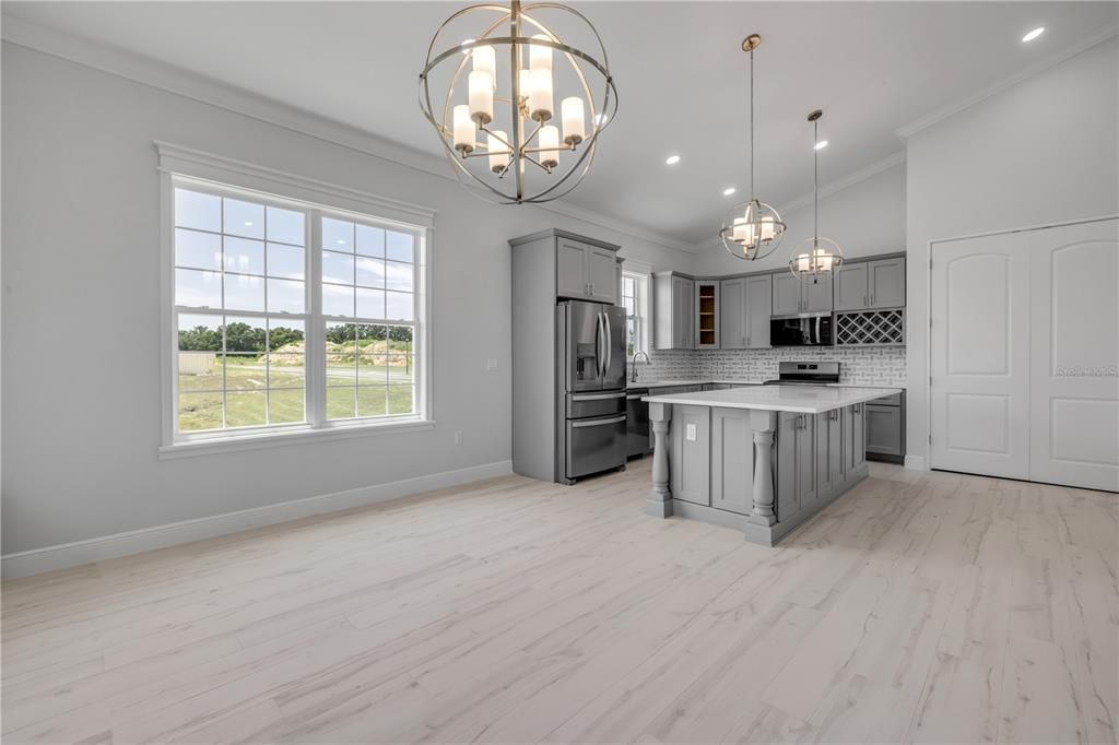 Под контрактом: $475,000 (3 спален, 2 ванн, 1900 Квадратных фут)