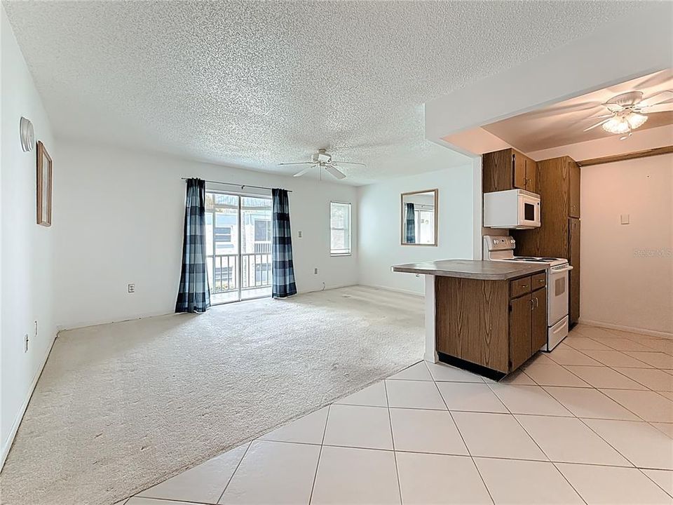 For Sale: $94,900 (1 beds, 1 baths, 747 Square Feet)