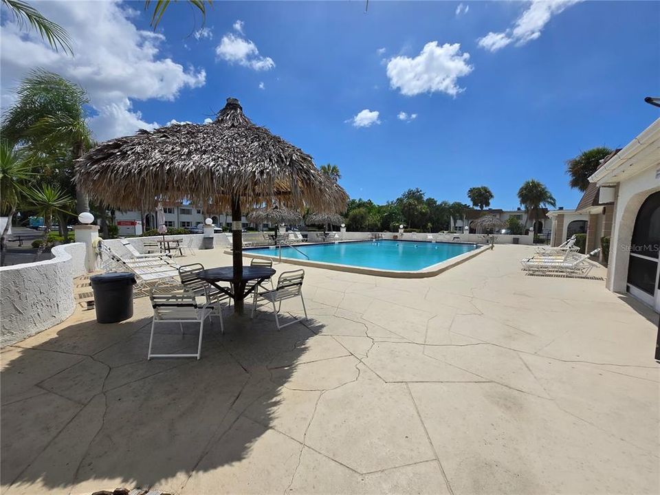 For Sale: $94,900 (1 beds, 1 baths, 747 Square Feet)