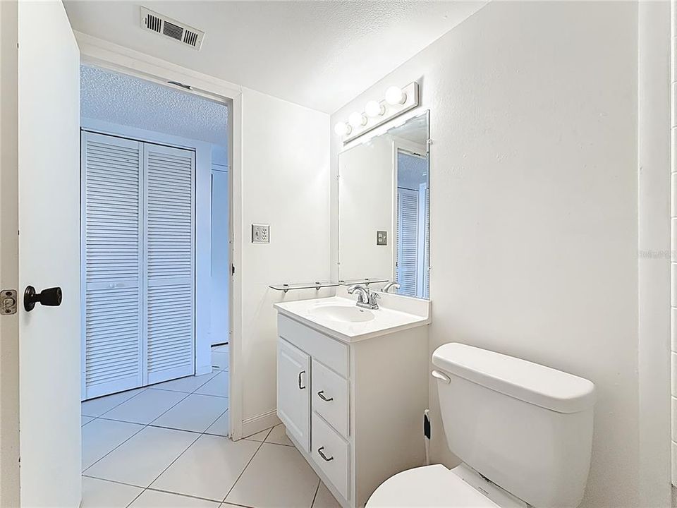 For Sale: $94,900 (1 beds, 1 baths, 747 Square Feet)