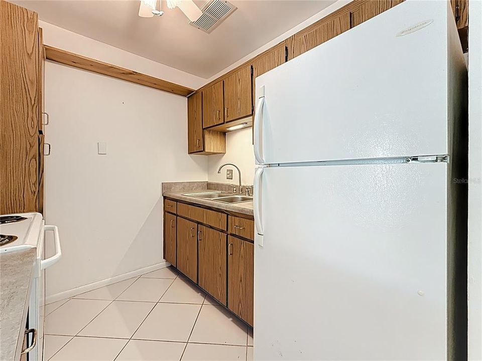 For Sale: $94,900 (1 beds, 1 baths, 747 Square Feet)