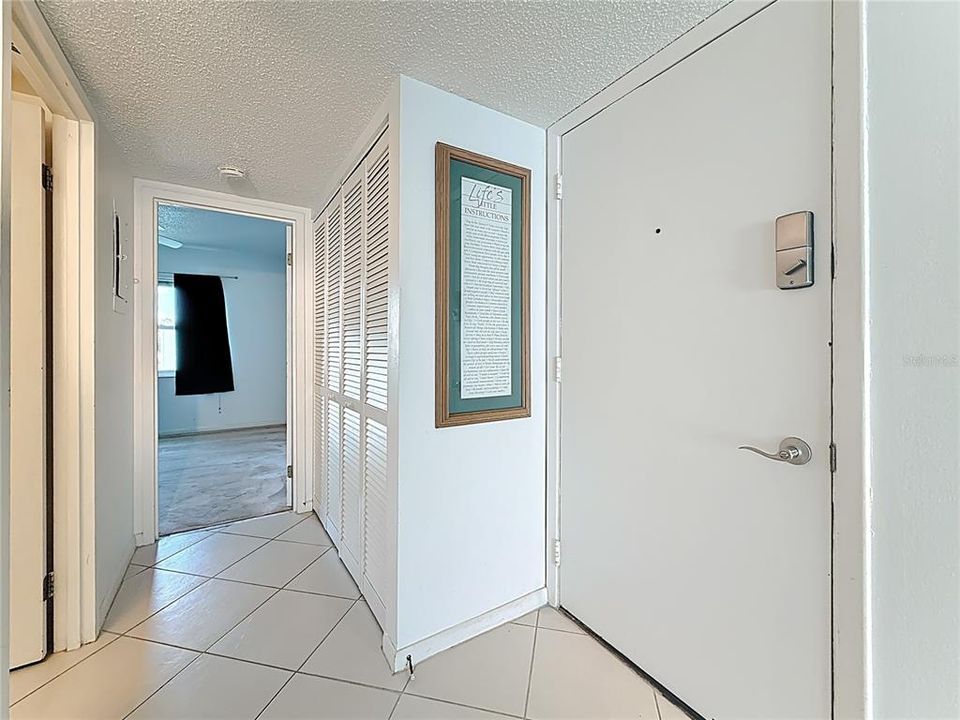 For Sale: $94,900 (1 beds, 1 baths, 747 Square Feet)