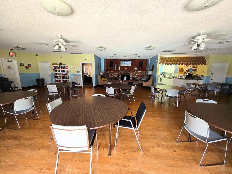 For Sale: $94,900 (1 beds, 1 baths, 747 Square Feet)