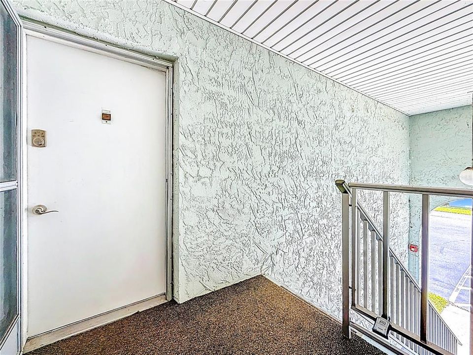 For Sale: $94,900 (1 beds, 1 baths, 747 Square Feet)