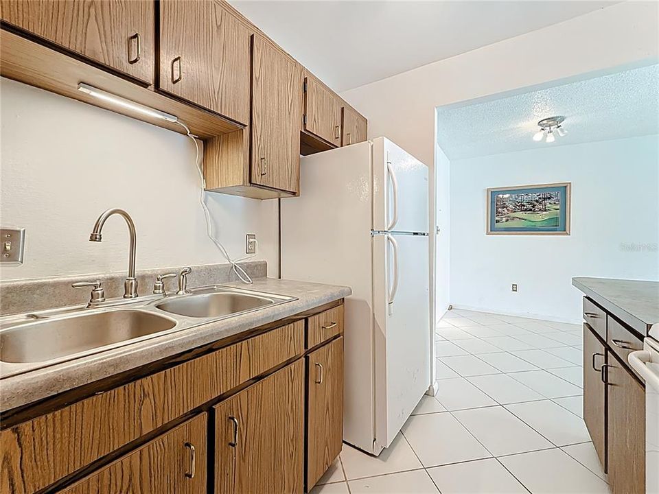For Sale: $94,900 (1 beds, 1 baths, 747 Square Feet)