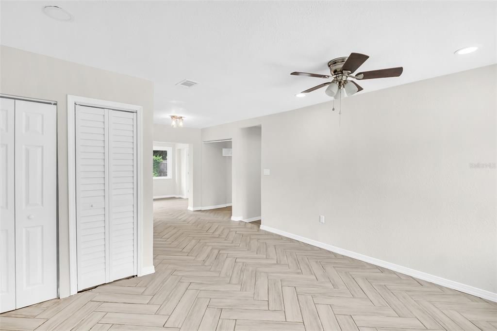 合同活跃: $249,500 (3 贝兹, 2 浴室, 1156 平方英尺)