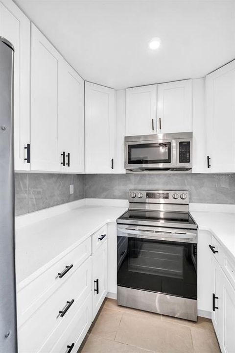 合同活跃: $249,500 (3 贝兹, 2 浴室, 1156 平方英尺)