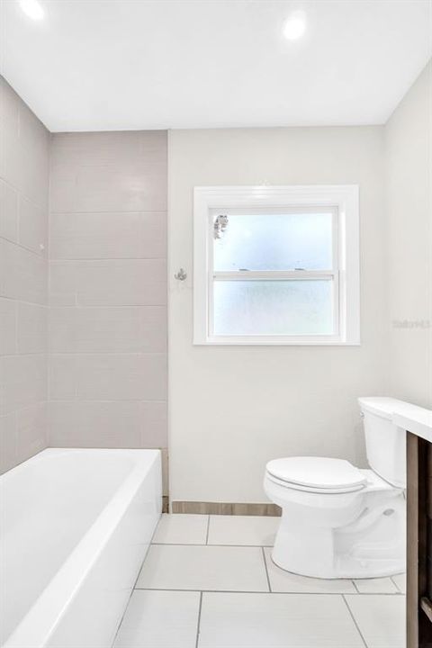 合同活跃: $249,500 (3 贝兹, 2 浴室, 1156 平方英尺)