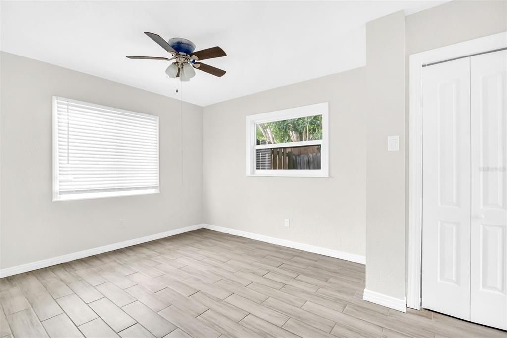 合同活跃: $249,500 (3 贝兹, 2 浴室, 1156 平方英尺)