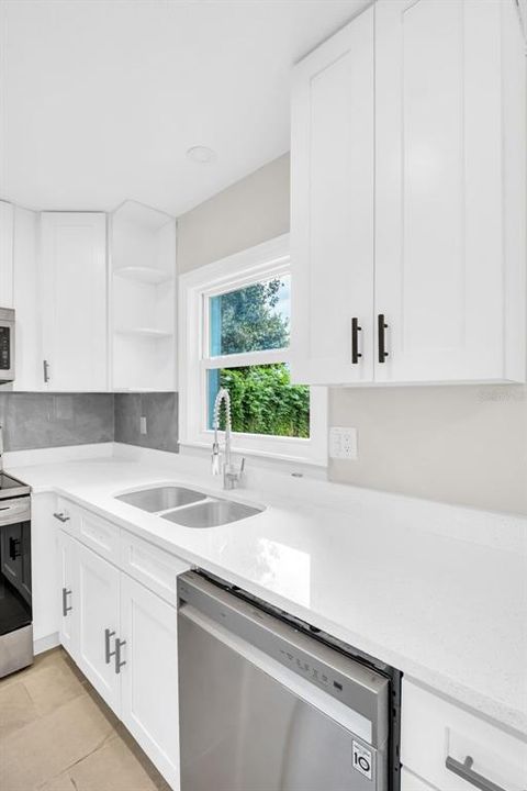 合同活跃: $249,500 (3 贝兹, 2 浴室, 1156 平方英尺)