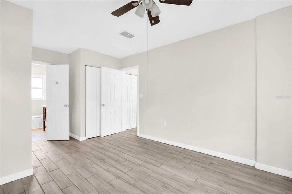 合同活跃: $249,500 (3 贝兹, 2 浴室, 1156 平方英尺)