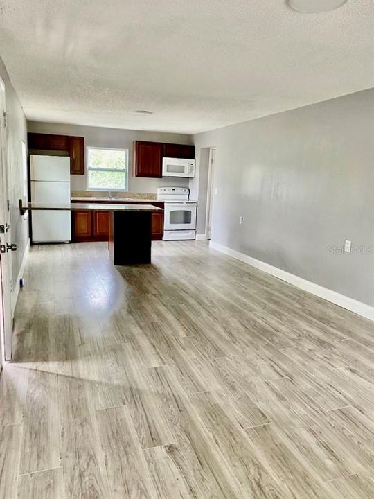 На продажу: $313,900 (4 спален, 0 ванн, 1488 Квадратных фут)