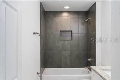 合同活跃: $235,000 (3 贝兹, 2 浴室, 1322 平方英尺)