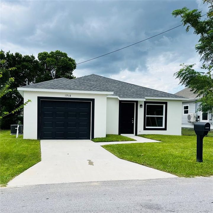 合同活跃: $235,000 (3 贝兹, 2 浴室, 1322 平方英尺)