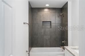 合同活跃: $235,000 (3 贝兹, 2 浴室, 1322 平方英尺)