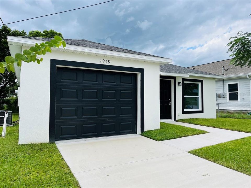 合同活跃: $235,000 (3 贝兹, 2 浴室, 1322 平方英尺)