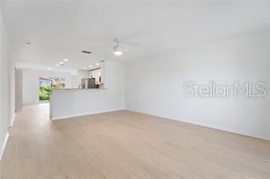 合同活跃: $235,000 (3 贝兹, 2 浴室, 1322 平方英尺)