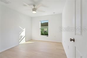 合同活跃: $235,000 (3 贝兹, 2 浴室, 1322 平方英尺)