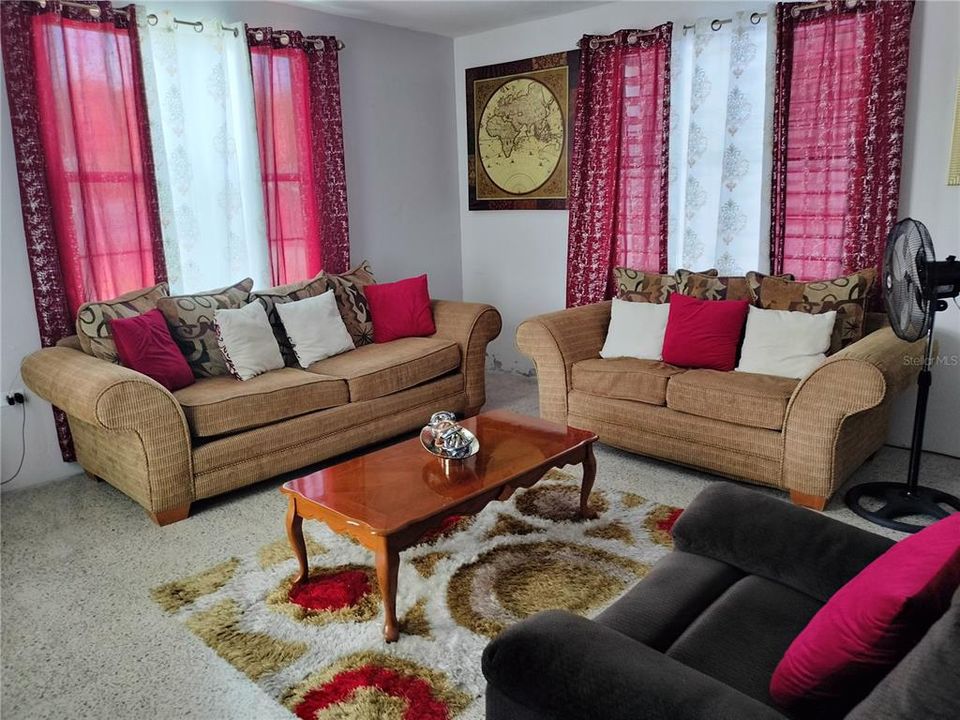 待售: $275,000 (9 贝兹, 4 浴室, 4750 平方英尺)