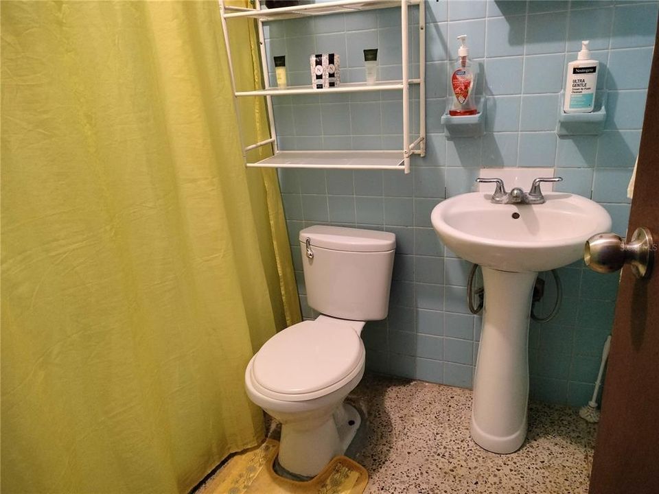 待售: $275,000 (9 贝兹, 4 浴室, 4750 平方英尺)