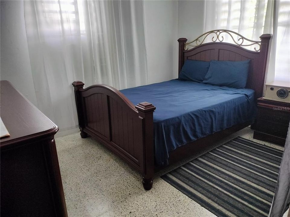 待售: $275,000 (9 贝兹, 4 浴室, 4750 平方英尺)