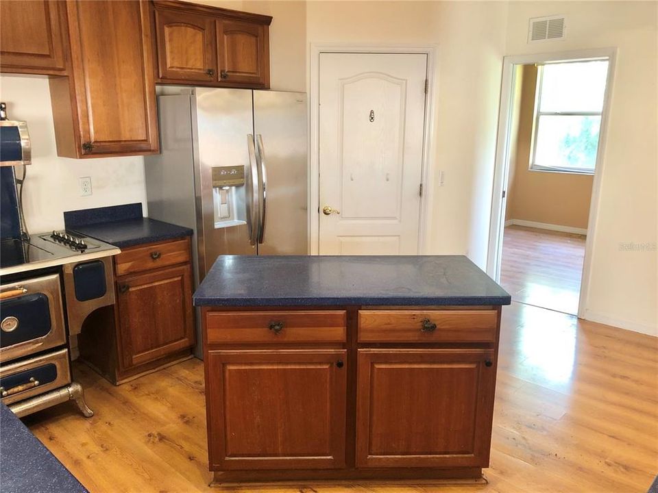 Active With Contract: $399,000 (3 beds, 3 baths, 2526 Square Feet)