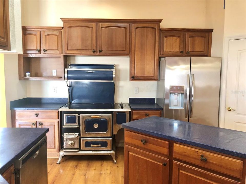 Active With Contract: $399,000 (3 beds, 3 baths, 2526 Square Feet)