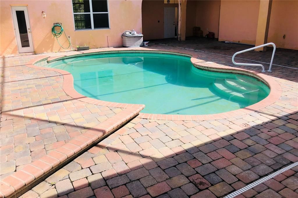 Active With Contract: $399,000 (3 beds, 3 baths, 2526 Square Feet)