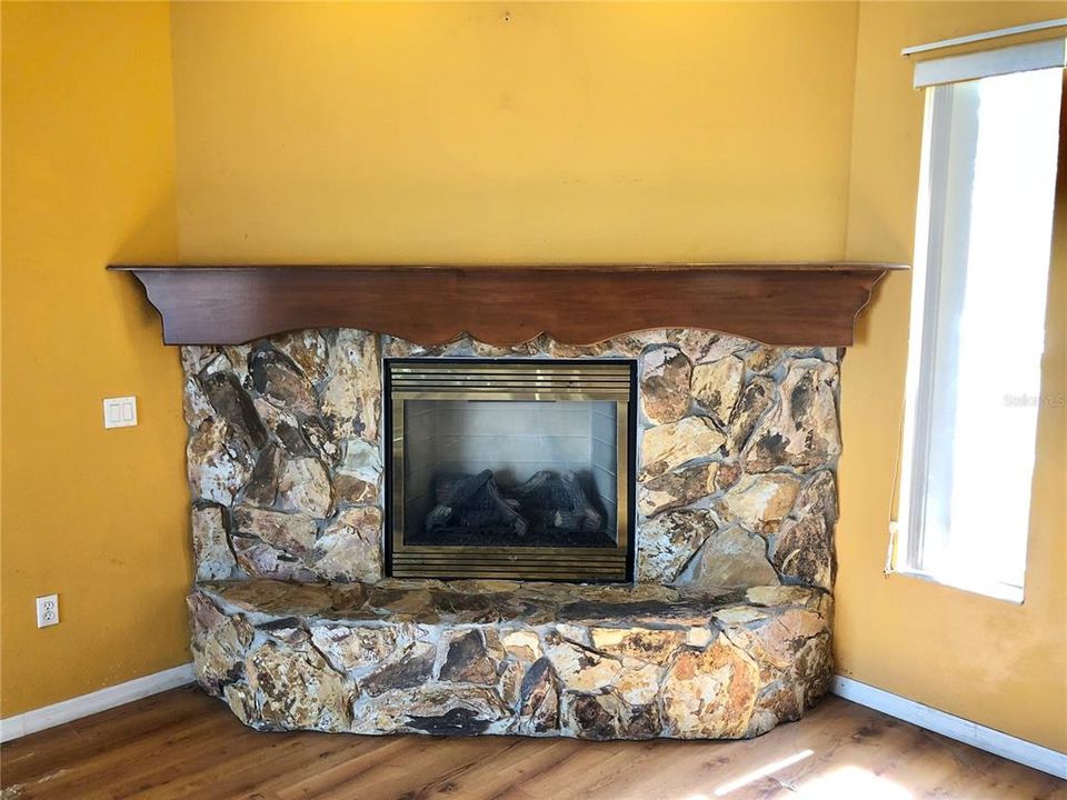 Active With Contract: $399,000 (3 beds, 3 baths, 2526 Square Feet)