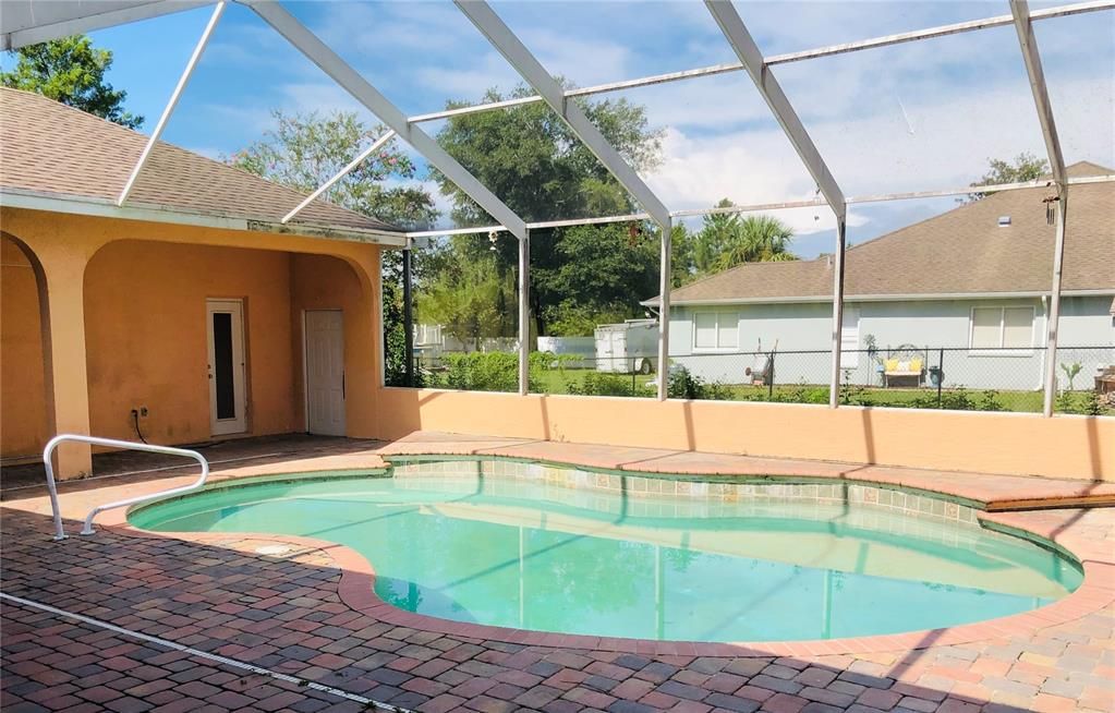 Active With Contract: $399,000 (3 beds, 3 baths, 2526 Square Feet)