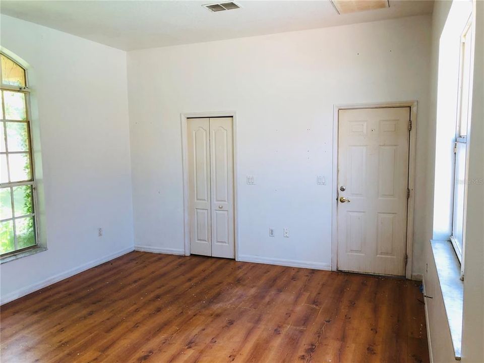 Active With Contract: $399,000 (3 beds, 3 baths, 2526 Square Feet)