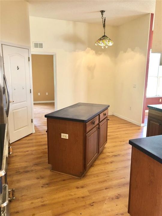 Active With Contract: $399,000 (3 beds, 3 baths, 2526 Square Feet)