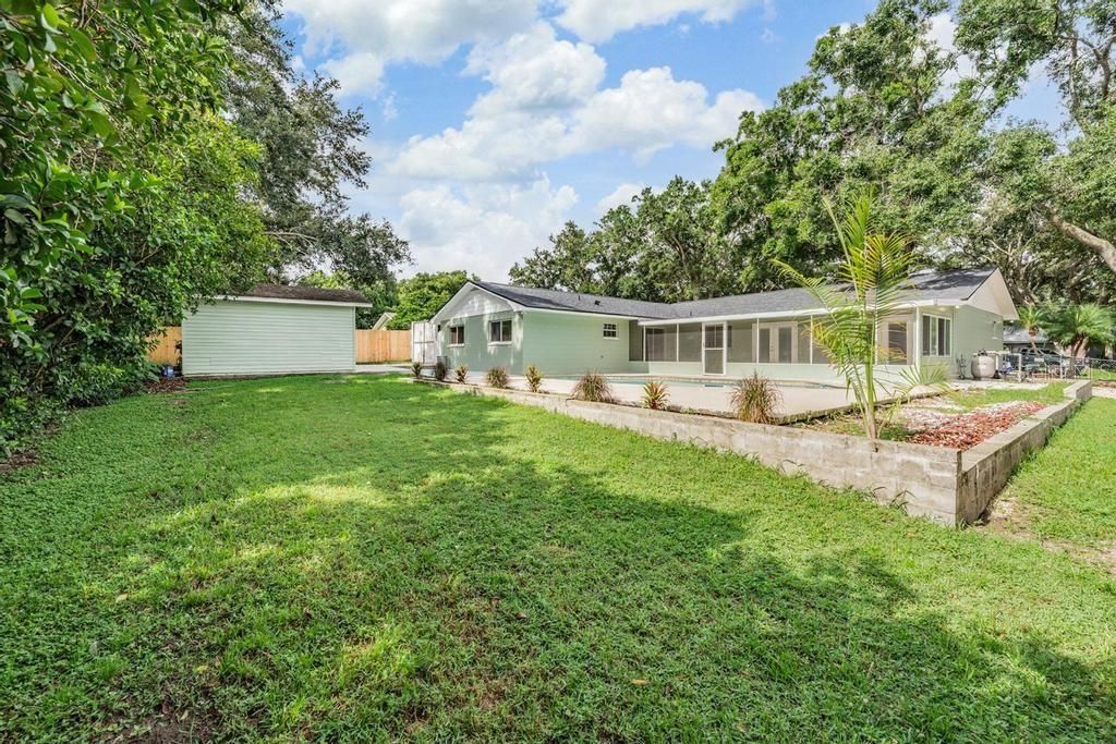 For Sale: $470,000 (4 beds, 2 baths, 2581 Square Feet)