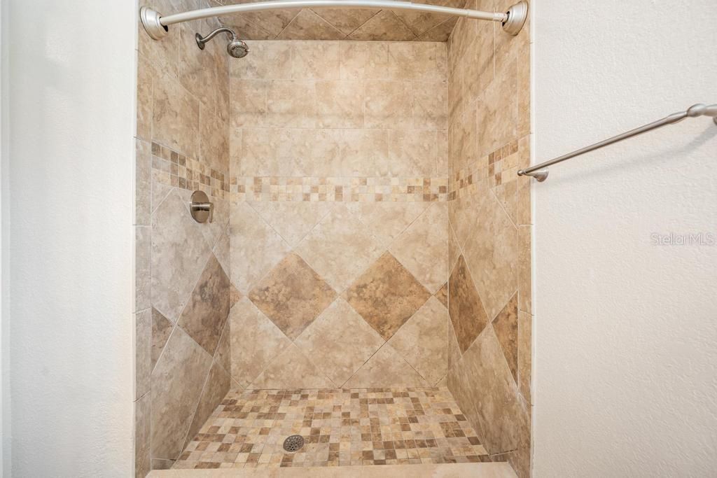 For Sale: $470,000 (4 beds, 2 baths, 2581 Square Feet)