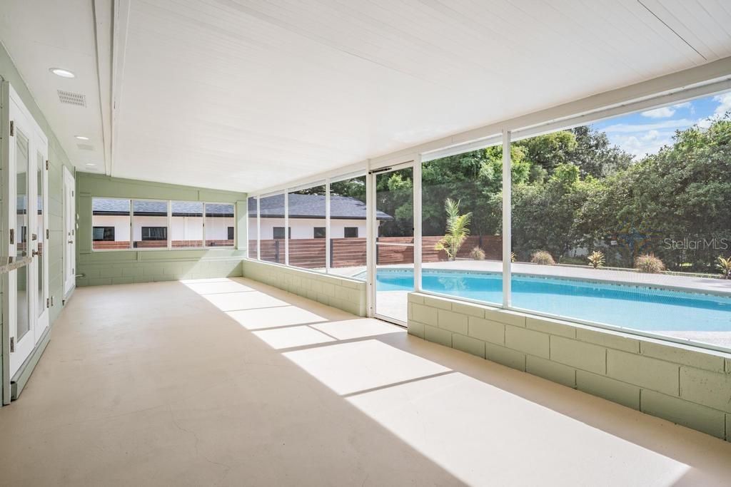 For Sale: $470,000 (4 beds, 2 baths, 2581 Square Feet)