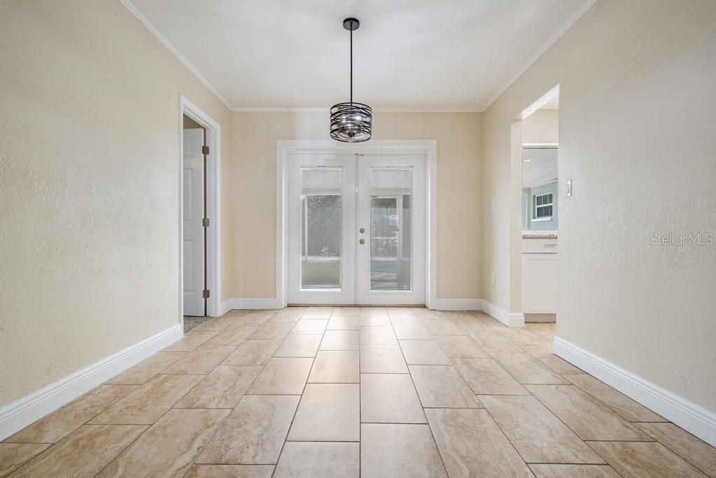 For Sale: $470,000 (4 beds, 2 baths, 2581 Square Feet)