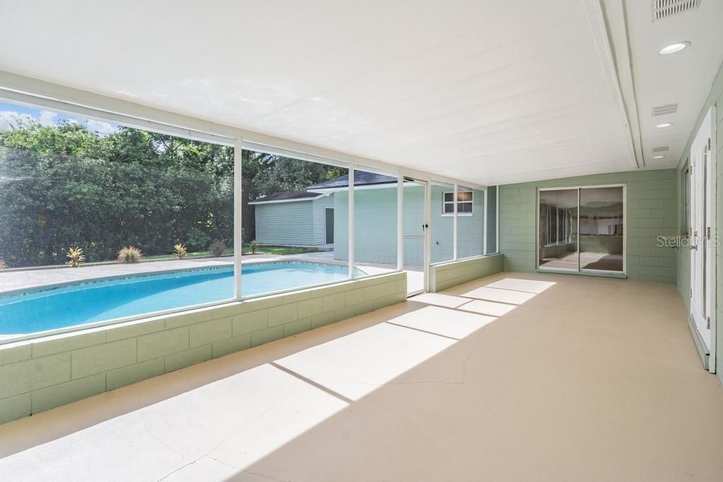 For Sale: $470,000 (4 beds, 2 baths, 2581 Square Feet)