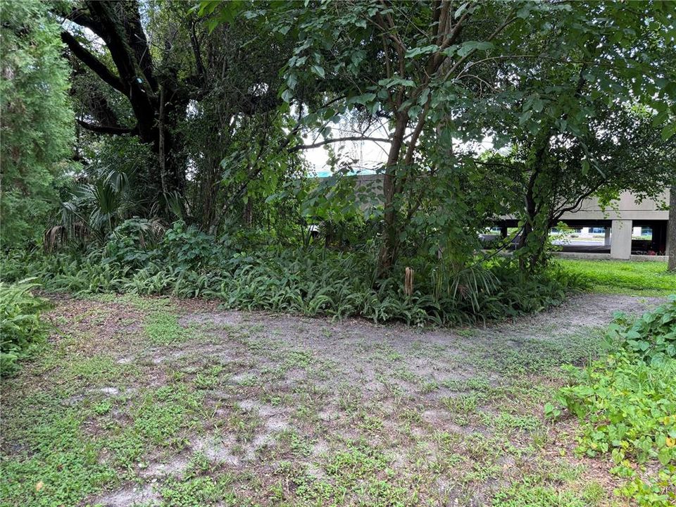 合同活跃: $450,000 (2 贝兹, 1 浴室, 1176 平方英尺)