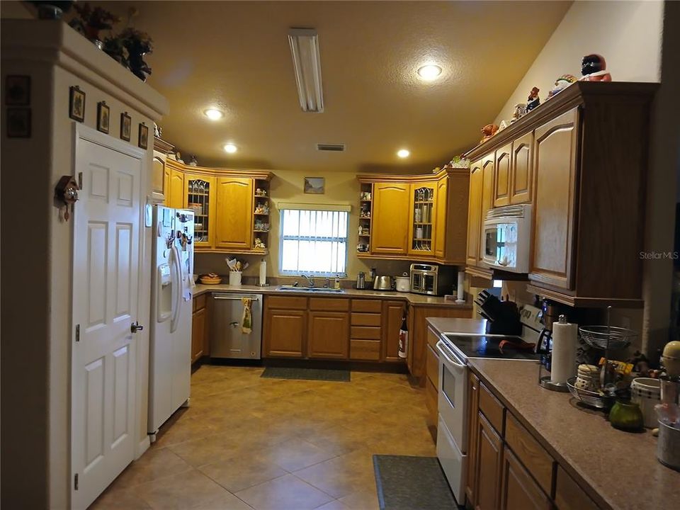 合同活跃: $599,000 (3 贝兹, 2 浴室, 2188 平方英尺)