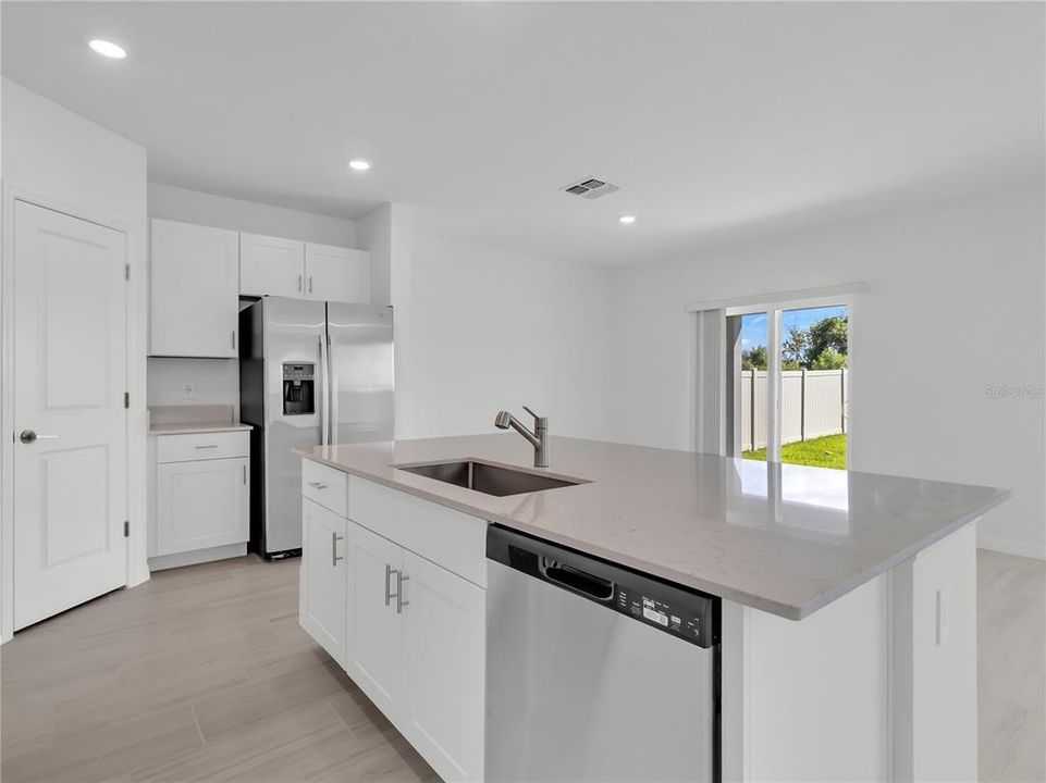 En Renta: $2,449 (4 camas, 2 baños, 1870 Pies cuadrados)