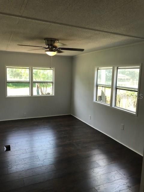 For Sale: $199,950 (4 beds, 2 baths, 1344 Square Feet)